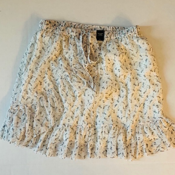 CLOSETCLEANOUT NWT Abercrombie & Fitch White Ruffle Skirt - Picture 8 of 8